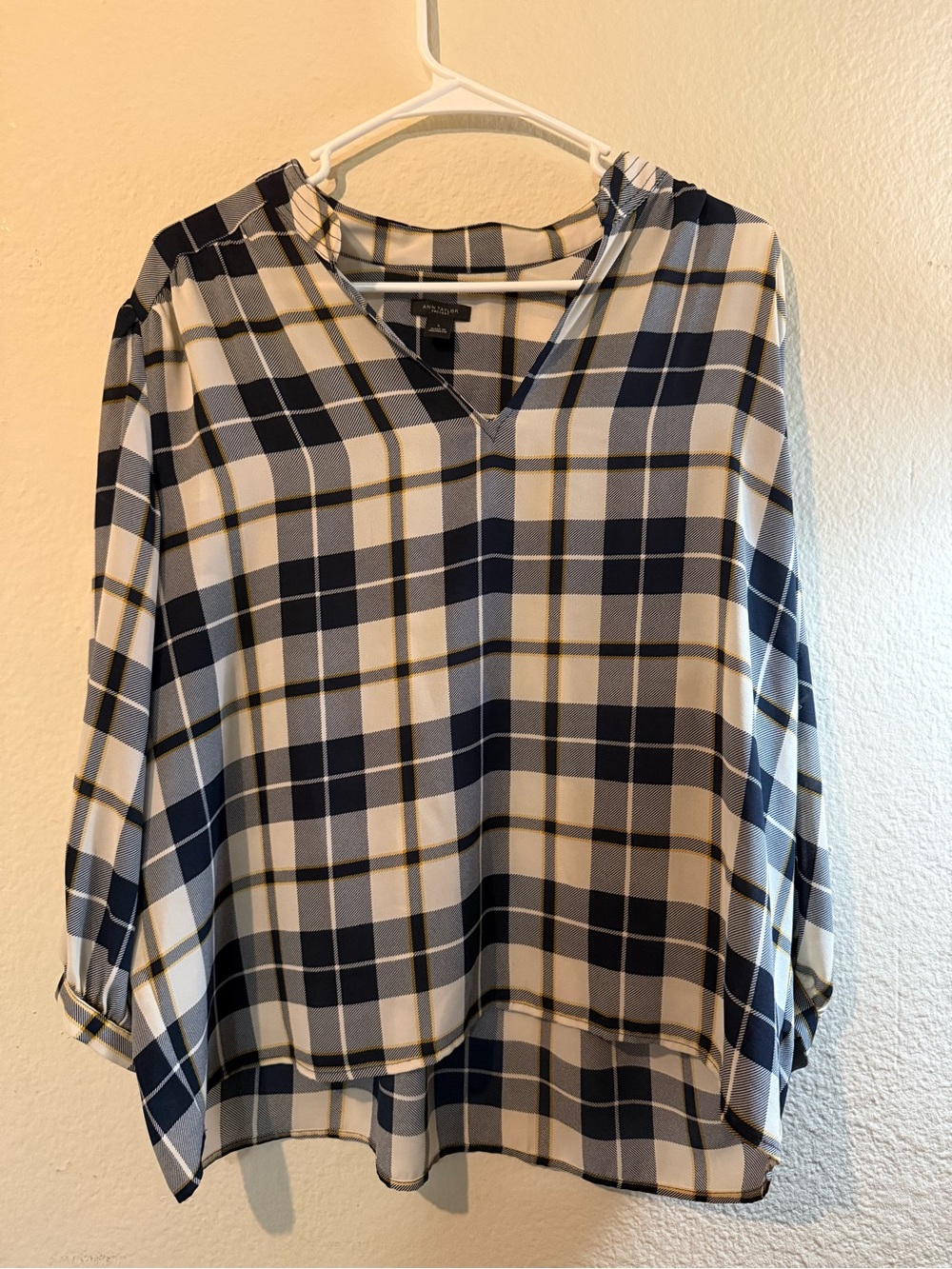 Anne Taylor Factory Navy, White & Tan Plaid V-Neck Tunic Top